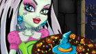 celebrity : Baking Pie at Monster High
